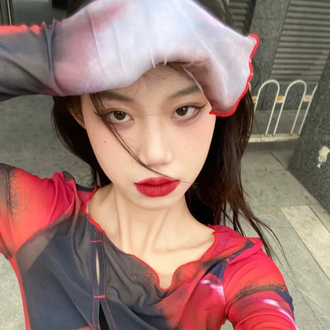 色肉毒蝎女